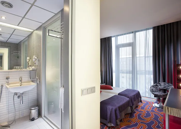 מלון Tallink & Conference 4*